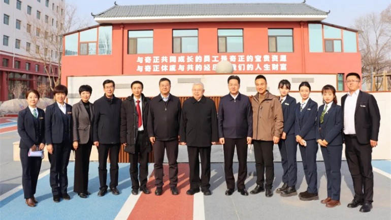 全国政协委员、中国村落发展自愿服务推进会会长刘永富一行莅临IM电竞康养参观领导
